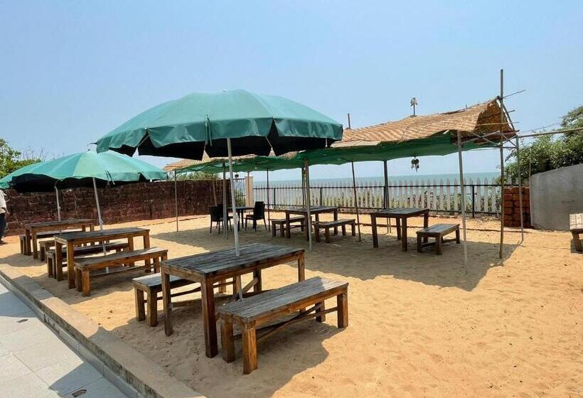 منتجع Kay's By The Sea