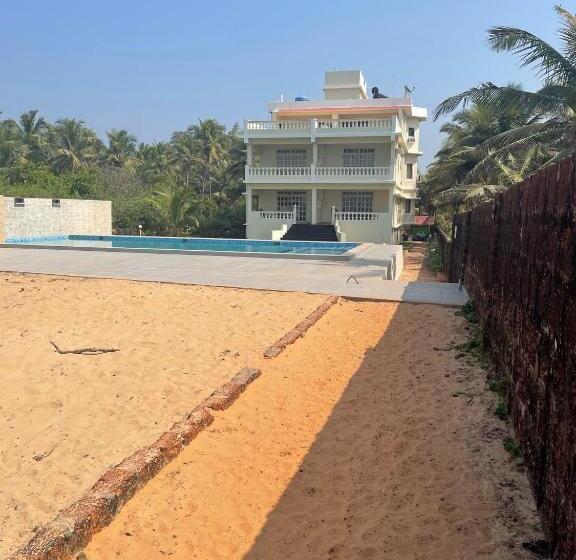 منتجع Kay's By The Sea