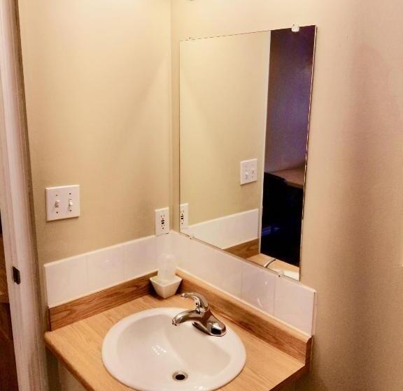 Twilight Country Motel