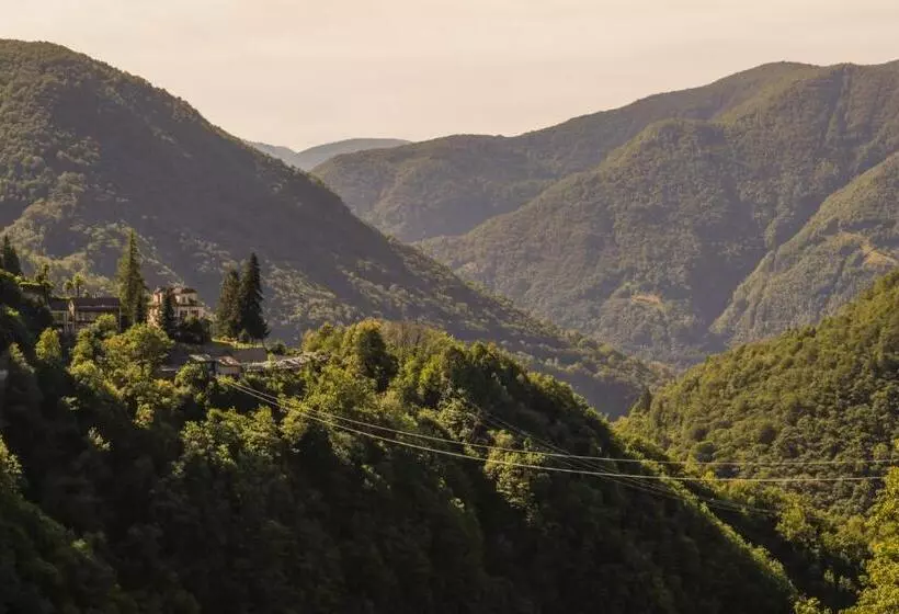 Wild Valley Hostel   Villa Edera