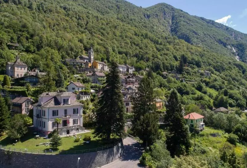Wild Valley Hostel   Villa Edera