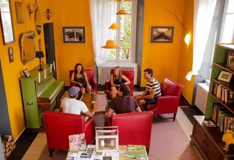 Wild Valley Hostel   Villa Edera
