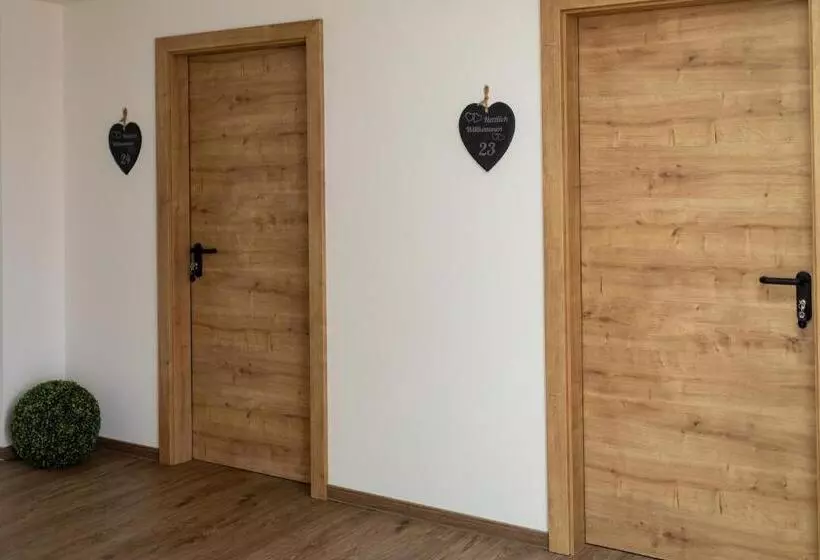 Retkeilymaja Gasthof Krone Ochsenfeld