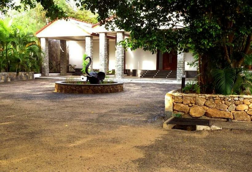 בית מלון כפרי Earl's Red Kurunegala