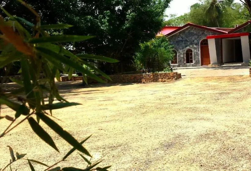 ホテル Earl's Red Kurunegala