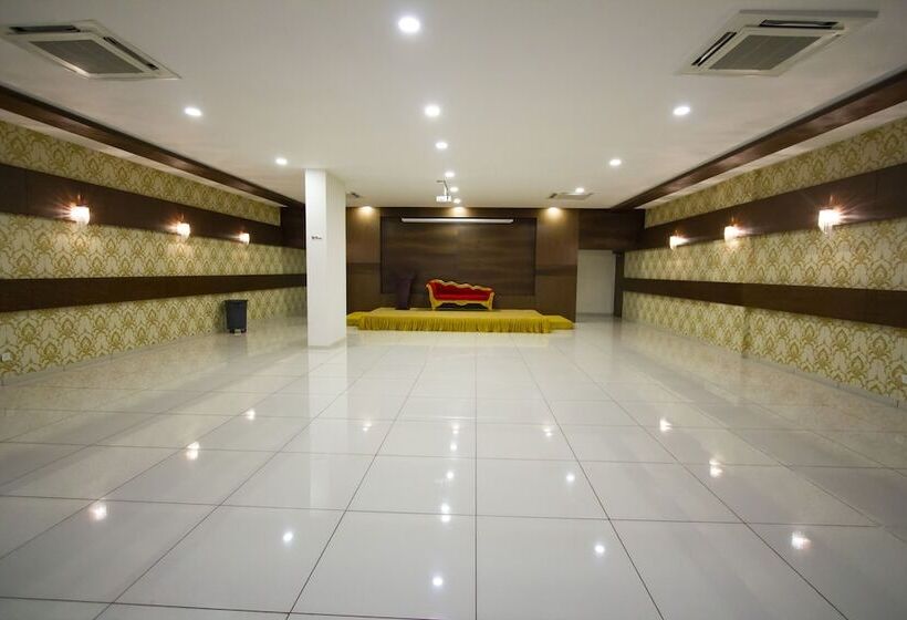 酒店 Jalashray Resort