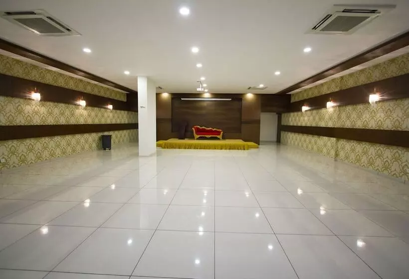 ホテル Jalashray Resort