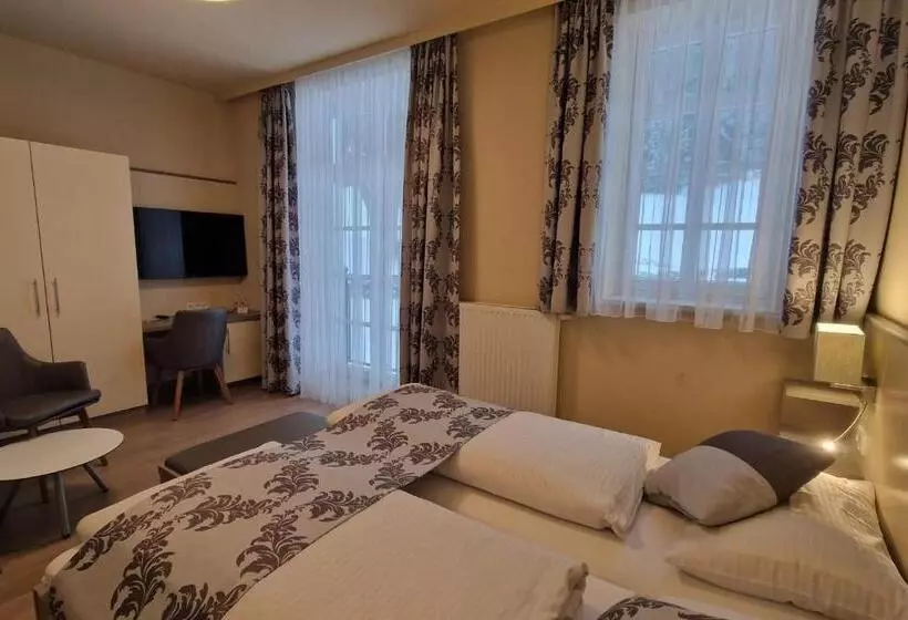 Hotelli Kirchenwirt In Maria Schutz