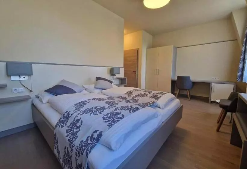 Hotelli Kirchenwirt In Maria Schutz