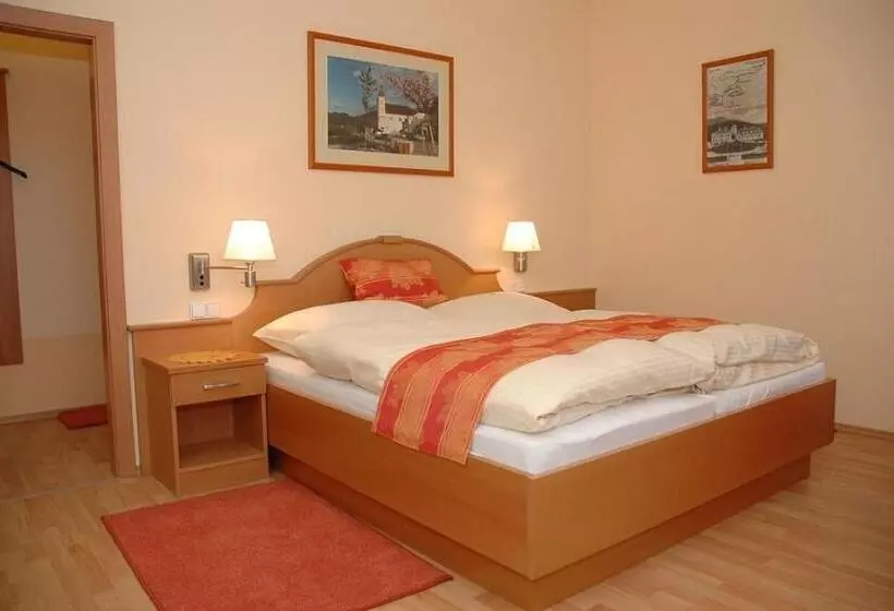 Hotelli Kirchenwirt In Maria Schutz