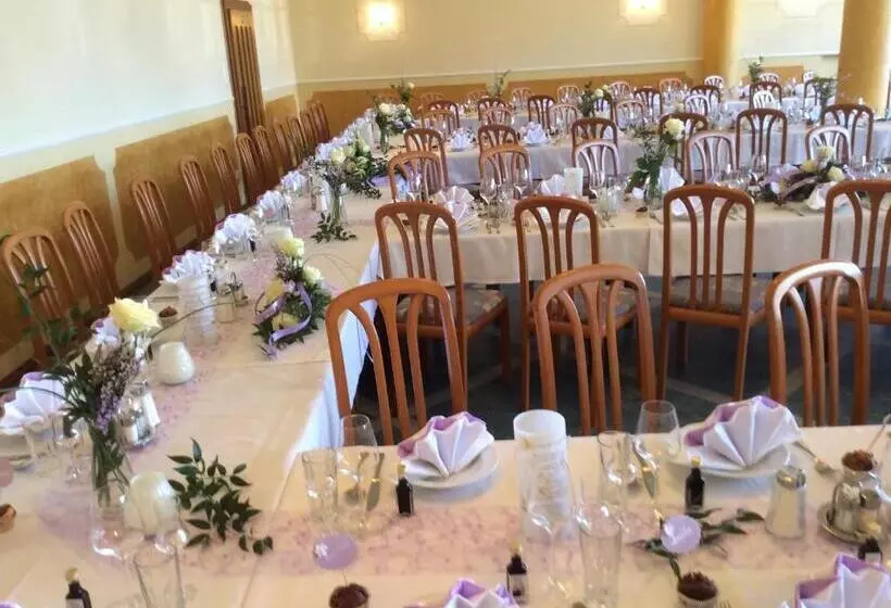 Hotelli Kirchenwirt In Maria Schutz