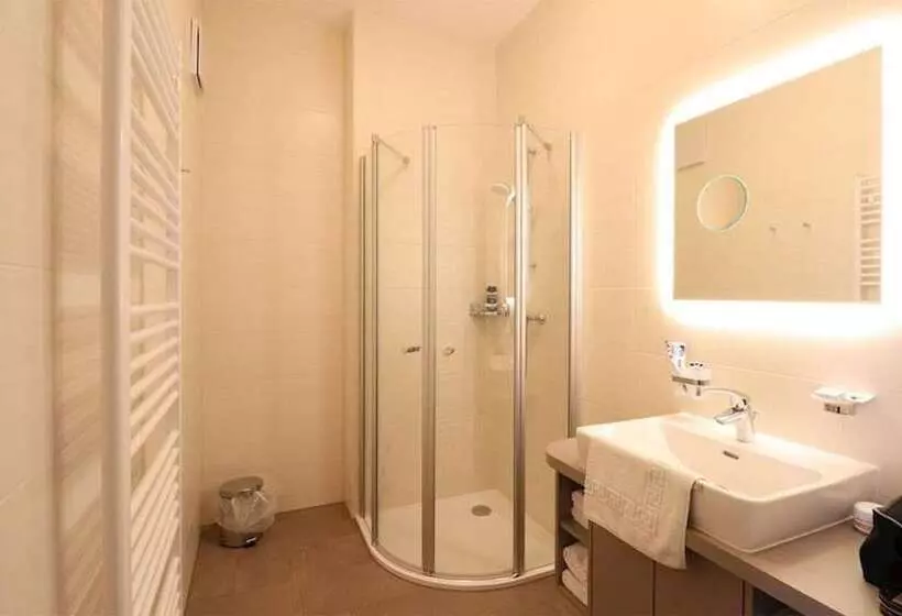 Hotelli Kirchenwirt In Maria Schutz