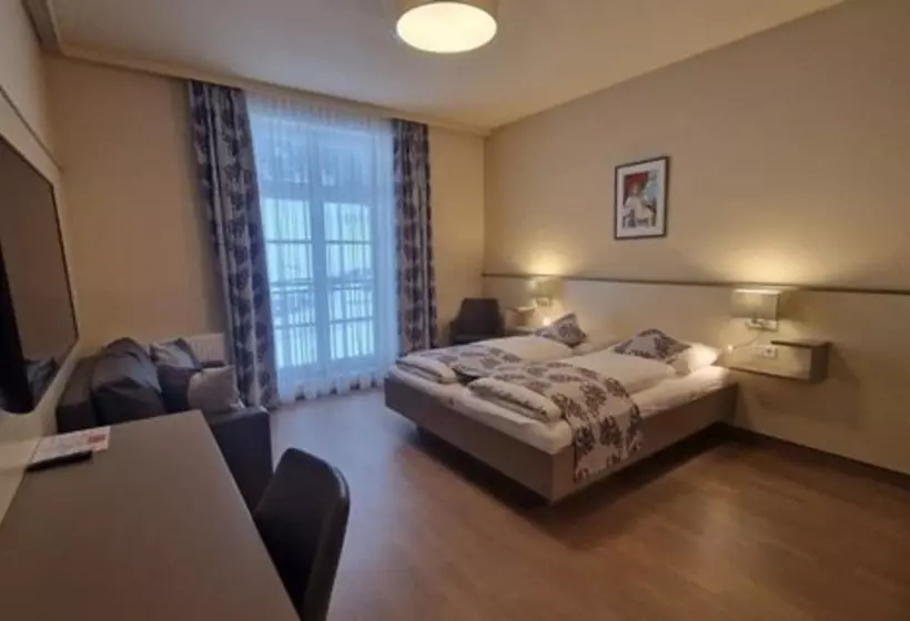 Hotelli Kirchenwirt In Maria Schutz