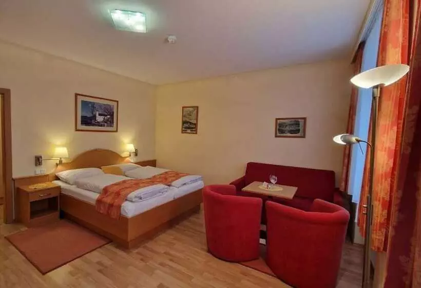 Hotelli Kirchenwirt In Maria Schutz