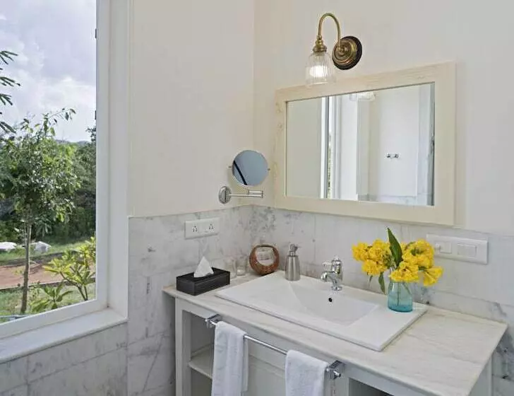 ホテル Sariska Manor Luxury Cottages Tehla