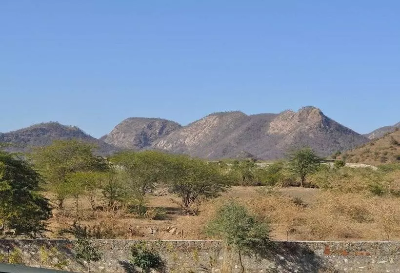 ホテル Sariska Manor Luxury Cottages Tehla