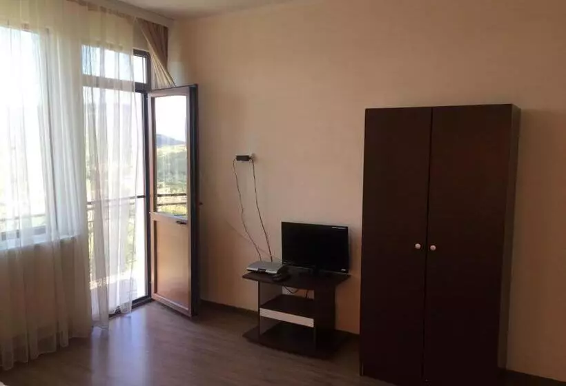 ペンション Guest House Agush