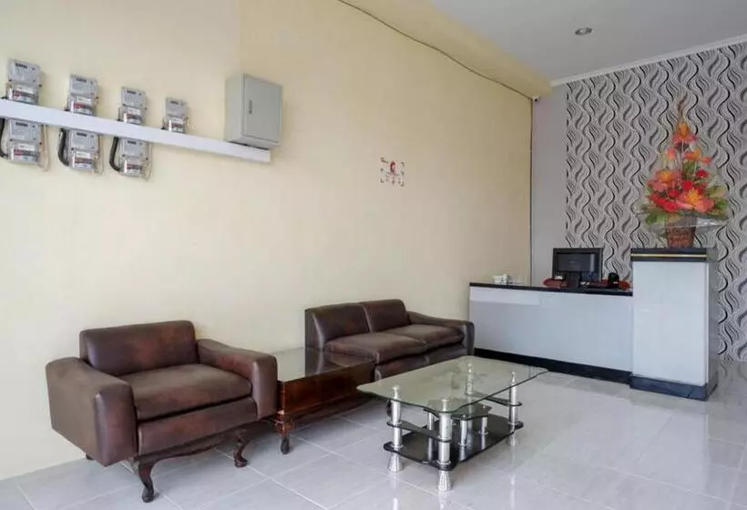 Majatalo Reddoorz Near Graha Saba Buana Solo