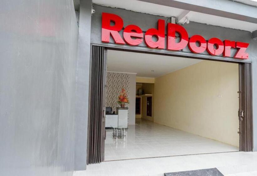 Pensionat Reddoorz Near Graha Saba Buana Solo