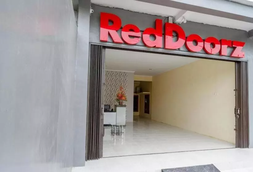 Majatalo Reddoorz Near Graha Saba Buana Solo