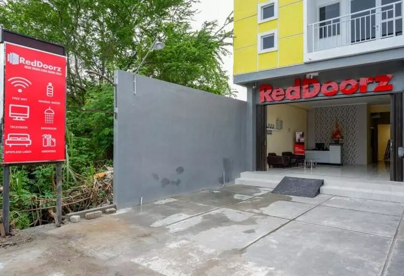 Majatalo Reddoorz Near Graha Saba Buana Solo