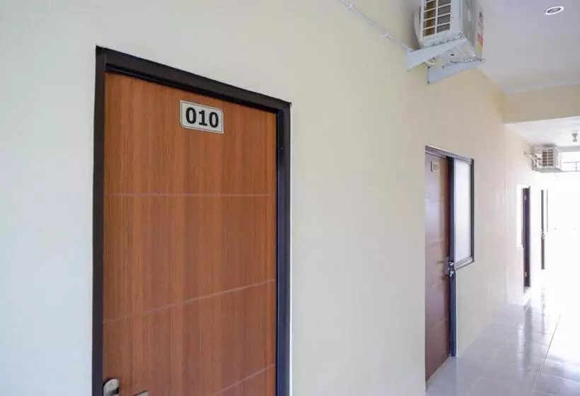 Majatalo Reddoorz Near Graha Saba Buana Solo