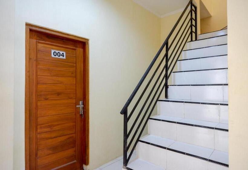 Pensió Reddoorz Near Graha Saba Buana Solo