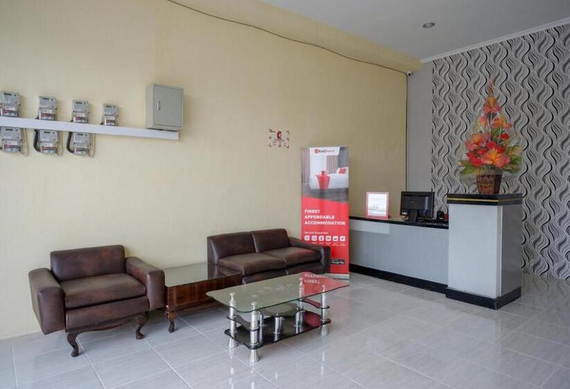 Pensió Reddoorz Near Graha Saba Buana Solo