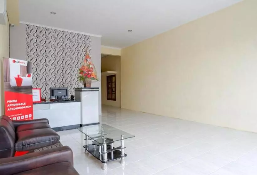 Majatalo Reddoorz Near Graha Saba Buana Solo