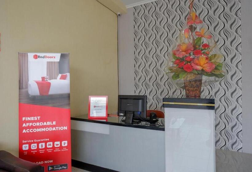 Pensió Reddoorz Near Graha Saba Buana Solo
