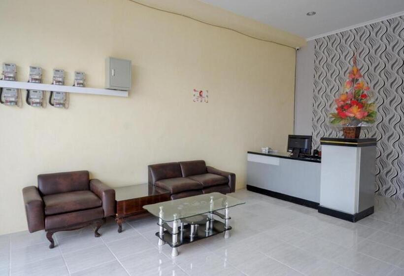 Pensió Reddoorz Near Graha Saba Buana Solo