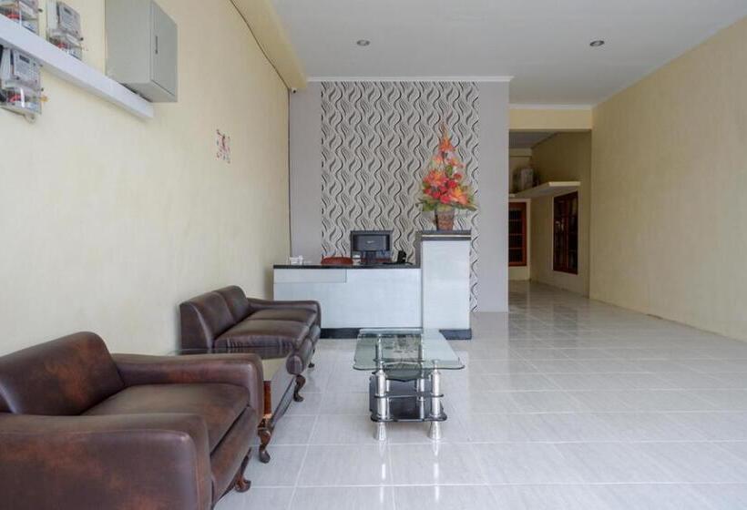 Pensione Reddoorz Near Graha Saba Buana Solo