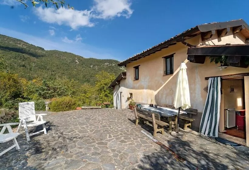 Graceful Cottage In Vergemoli With Private Fenced Garden