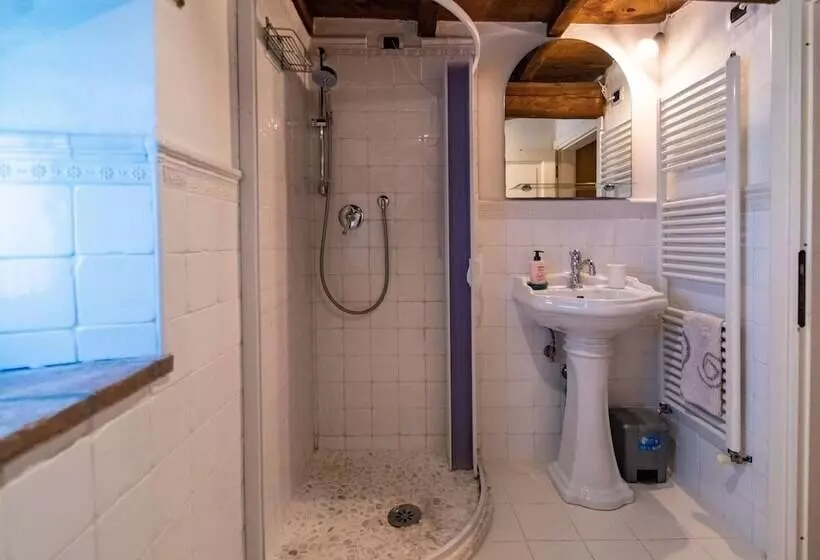 Graceful Cottage In Vergemoli With Private Fenced Garden