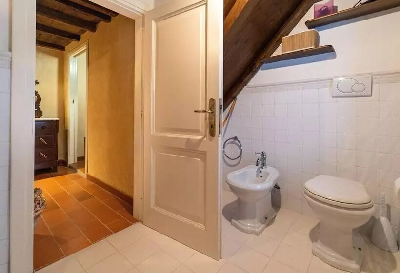 Graceful Cottage In Vergemoli With Private Fenced Garden