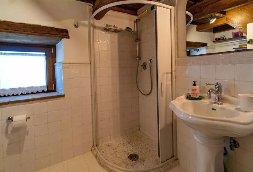 Graceful Cottage In Vergemoli With Private Fenced Garden