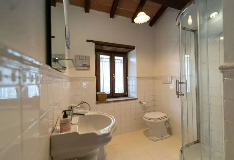 Graceful Cottage In Vergemoli With Private Fenced Garden