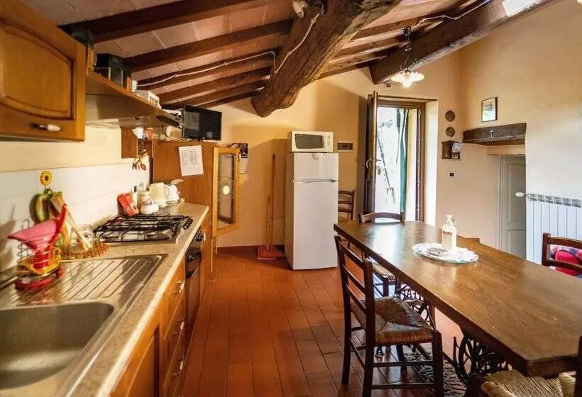 Graceful Cottage In Vergemoli With Private Fenced Garden