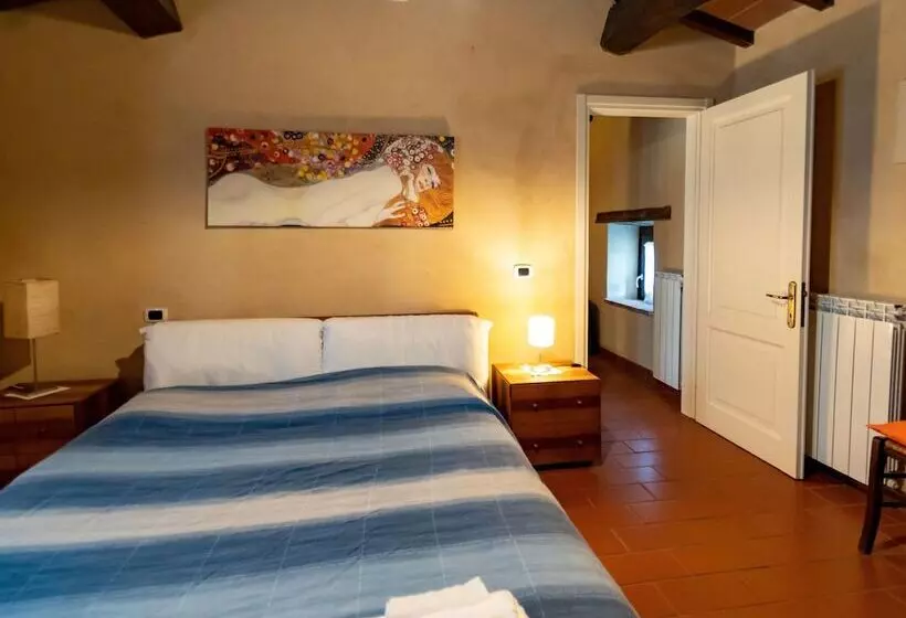 Graceful Cottage In Vergemoli With Private Fenced Garden