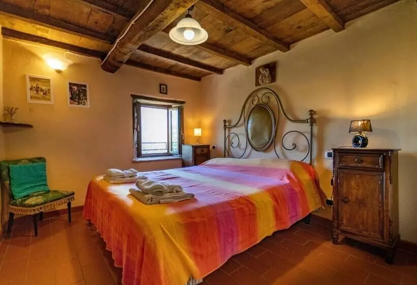 Graceful Cottage In Vergemoli With Private Fenced Garden