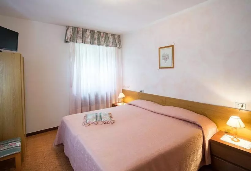 Hotelli Albergo Ristorante La Villa