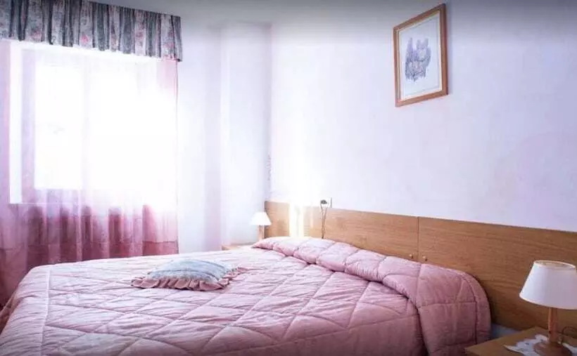 Hotelli Albergo Ristorante La Villa