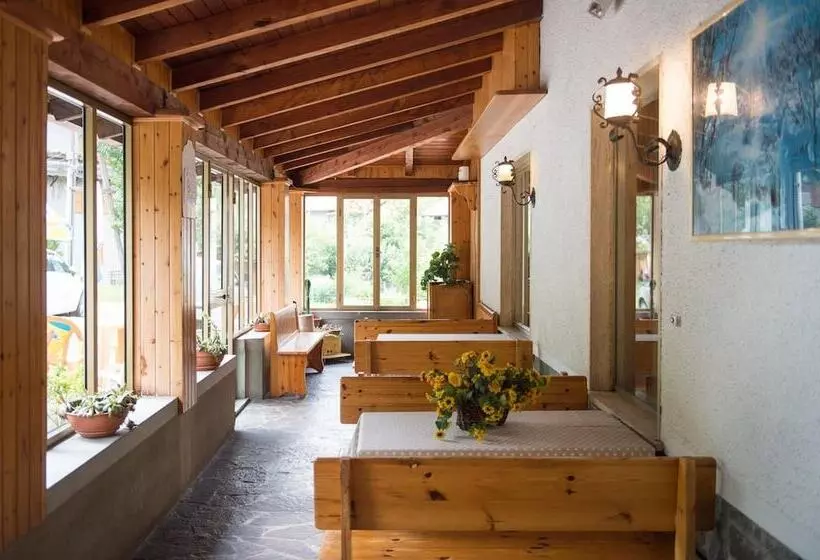 Hotelli Albergo Ristorante La Villa