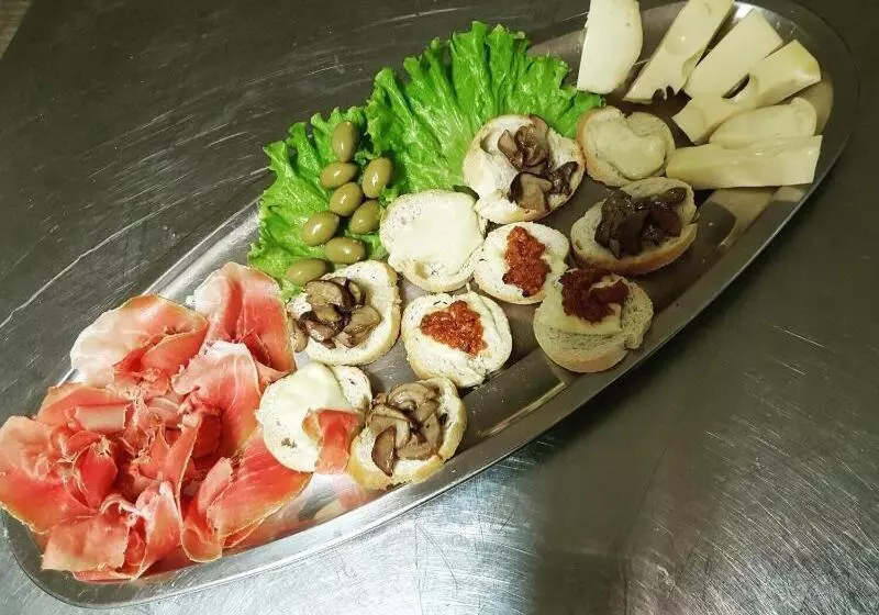 Hotelli Albergo Ristorante Poli