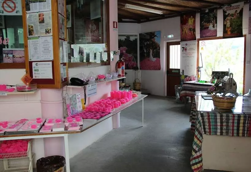 Maaseutuhotelli Tzionis Holidays Stonehouse