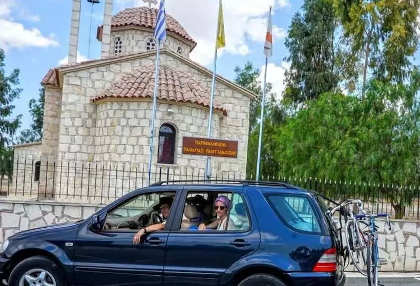 Maaseutuhotelli Tzionis Holidays Stonehouse