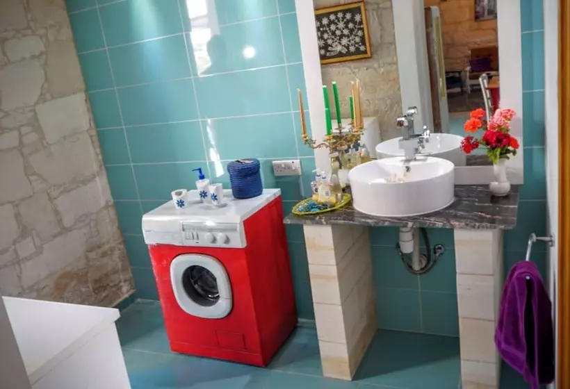 Maaseutuhotelli Tzionis Holidays Stonehouse