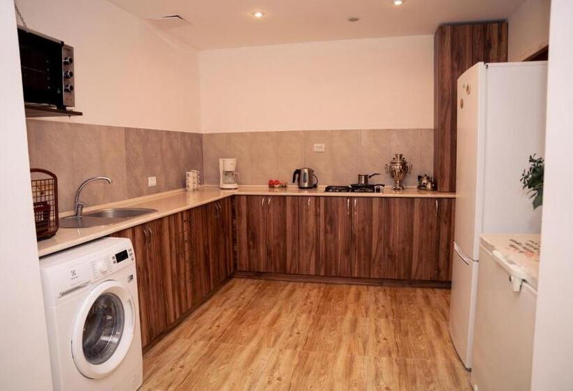 Pensão Bjnihouse, Guest House