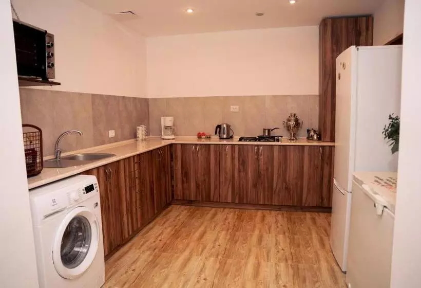 Majatalo Bjnihouse, Guest House