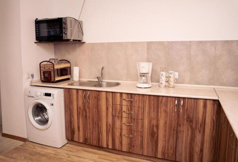 Pensão Bjnihouse, Guest House